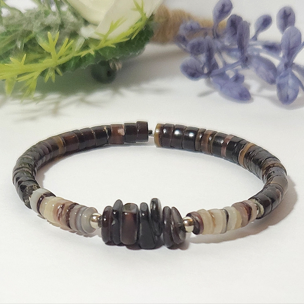 Handmade Pen & Hammer Shell Heishi Bead with Kewa Horn Shell Chip Bracelet - Picture 2 of 15